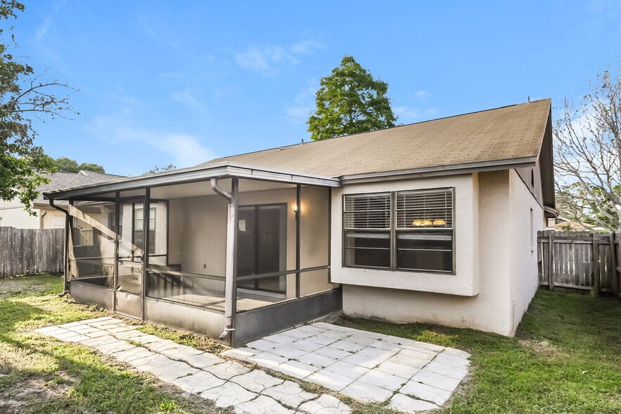 Building Photo - 1440 Tiverton Dr