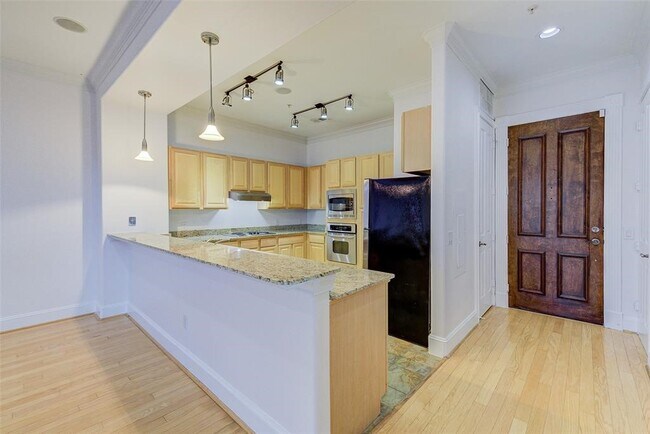 Building Photo - 7134 Mapleridge St