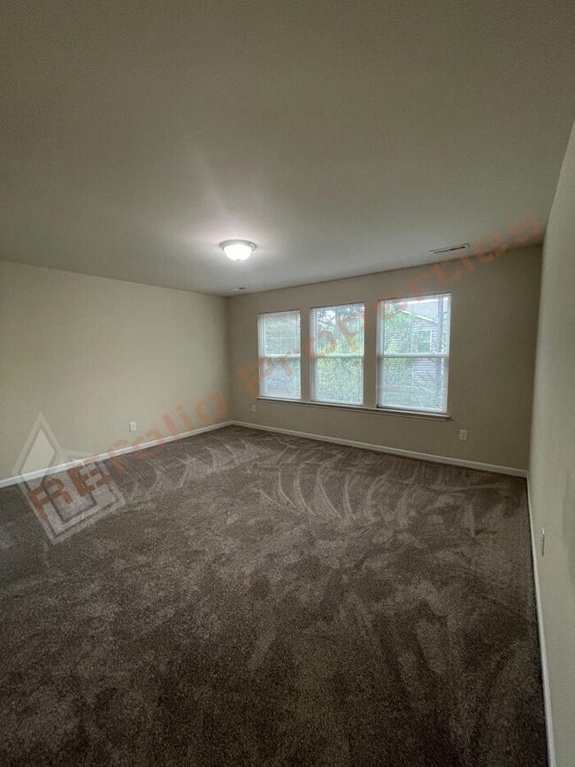 Building Photo - Beautiful 3-bedroom, 2.5-bath townhome