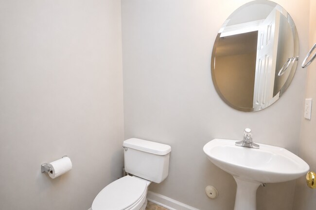 Building Photo - 3319 Philmont Dr