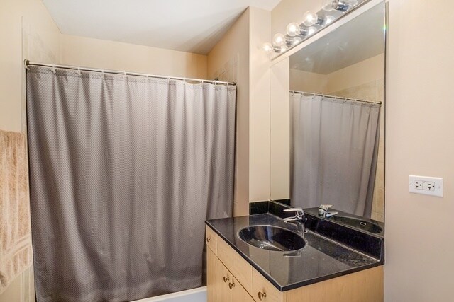 Building Photo - 235 W Van Buren St