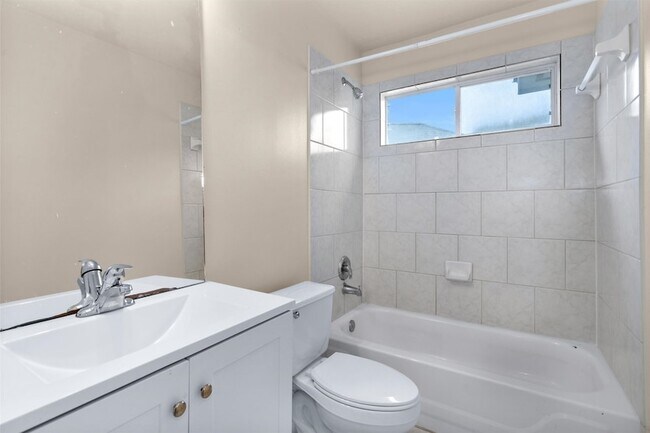 Building Photo - 1010 Maple Run Dr