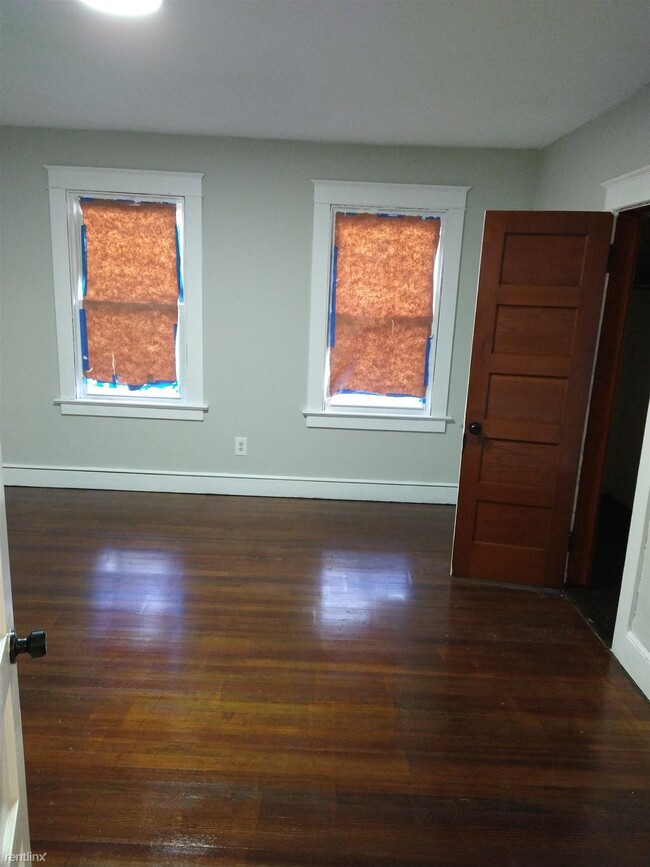 Building Photo - 3 br, 1 bath Triplex - 124 Tremont Street ...