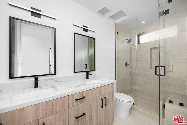 Building Photo - 1651 Selby Ave