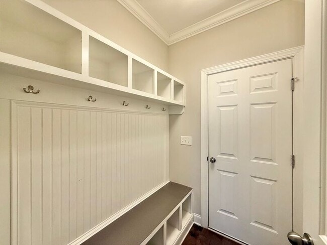 Building Photo - 1019 Monmouth Loop