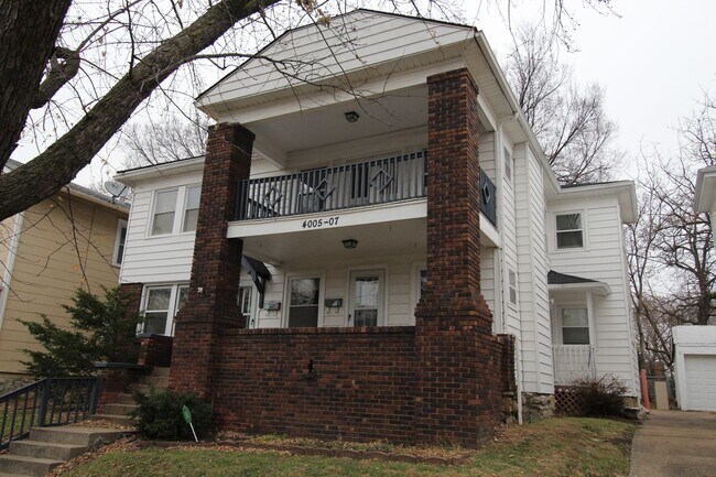 Building Photo - August FREE On This Updated 2 Bedroom 1 Ba...