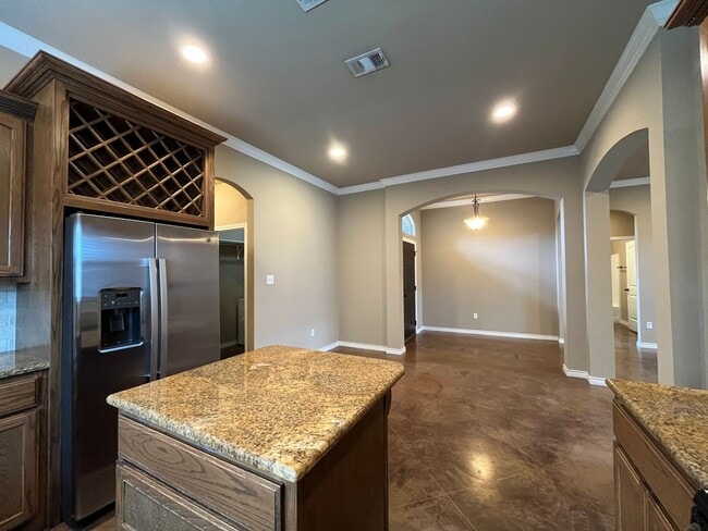 Building Photo - 3 Bedroom Single Family Home:  Refrigerato...