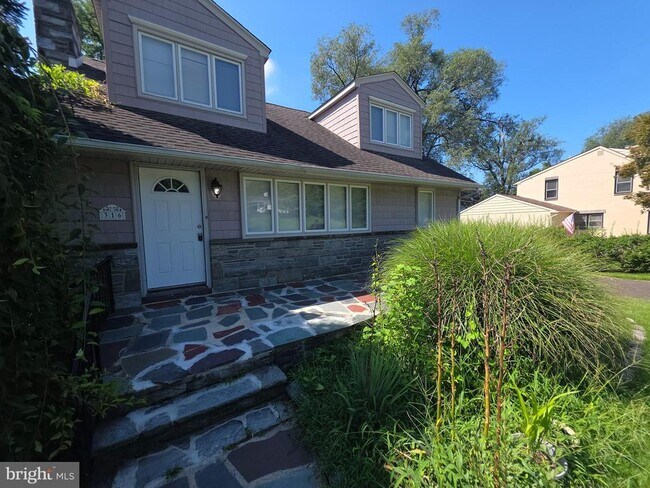 Building Photo - 316 Hutchinson Ave