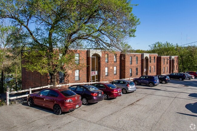 Interior Photo - PINE VIEW APARTMENTS -- 059