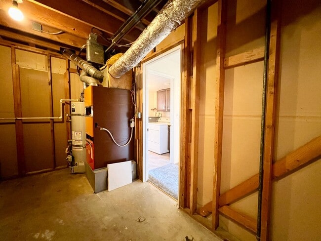 Building Photo - Spacious 4-Bed, 3-Bath Single-Family Home ...