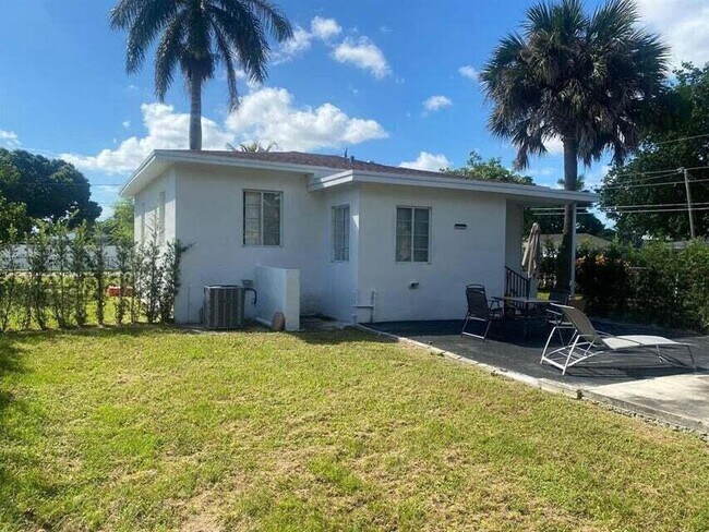 Building Photo - 538 SW 7th St