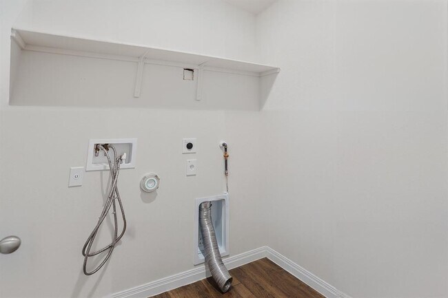 Building Photo - 909 Vogel Dr