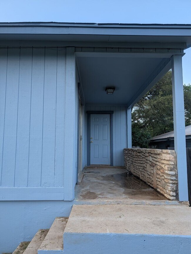 Building Photo - 705 & 707 Allen Street