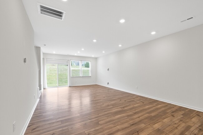 Building Photo - 3063 Spline Cir