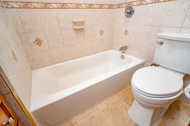 Building Photo - 724 17th St