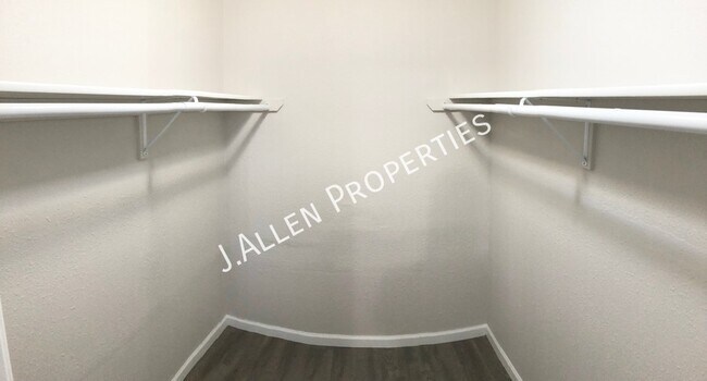 Building Photo - 1804 Parker Cir