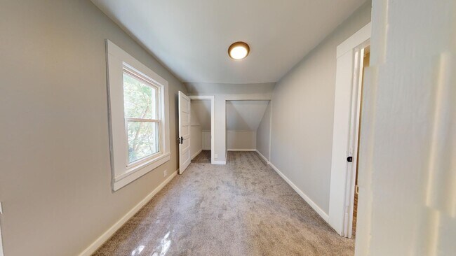 Building Photo - Old Brooklyn - 3 Bedroom Single Family Home