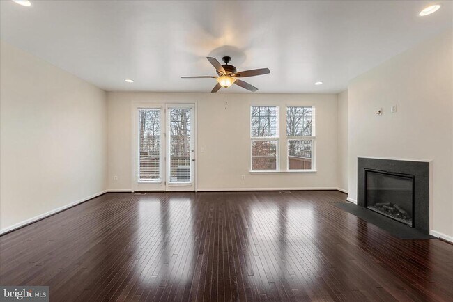 Building Photo - 109 Sequoia Dr