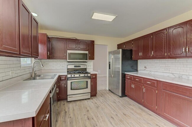 Building Photo - 1413 Skylark Ln