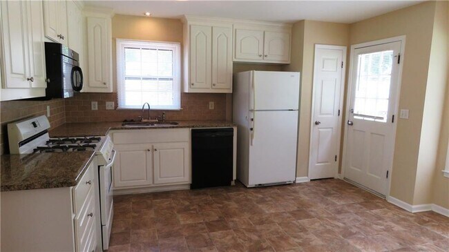 Building Photo - 2890 Carrollton Ct