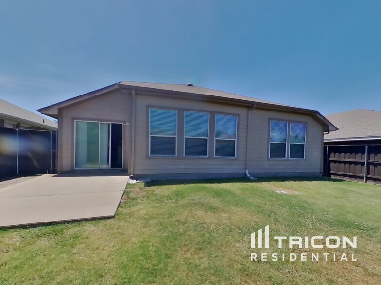 Building Photo - 558 Hickory Ln