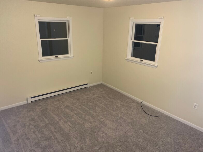 Second bedroom - 1265 Woodmere Rd