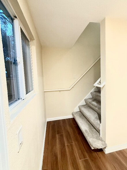 Building Photo - 408 Page St