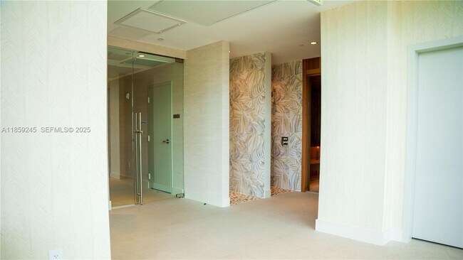 Building Photo - 700 NE 24th St