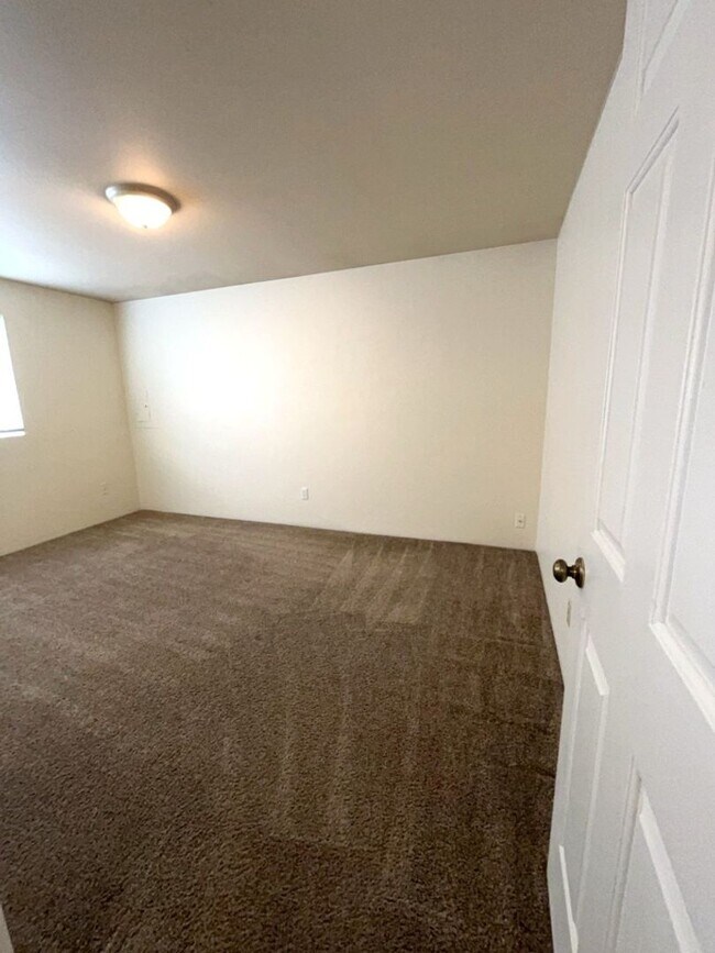 Building Photo - 2521 Yew St