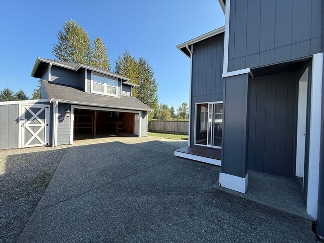 Building Photo - 15817 Lakeview Ave SE