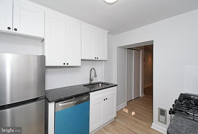 Building Photo - 5816 Knox St