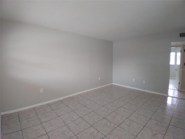 Building Photo - 706 W Dixie Ave