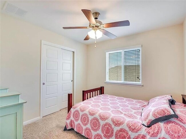 Building Photo - 140 Moulins Ln