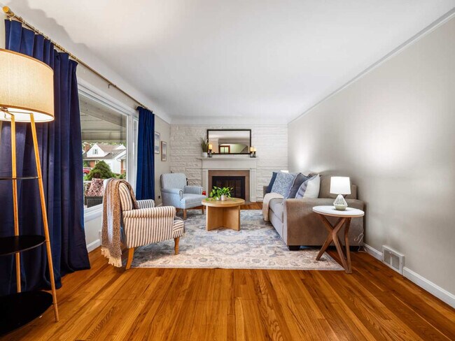 Building Photo - 386 Walworth Ave