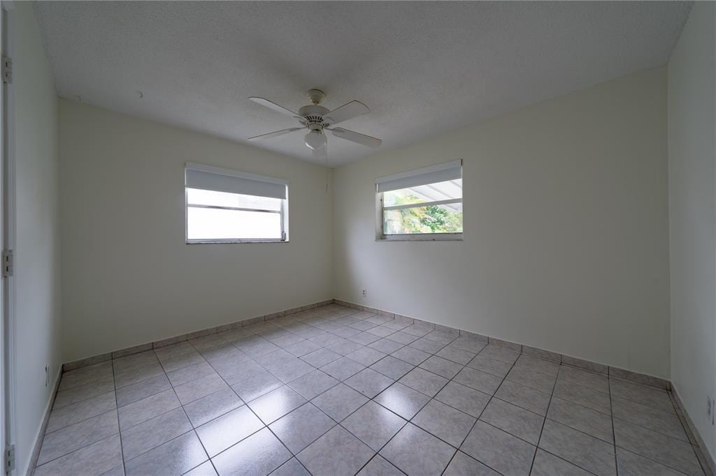 Building Photo - 2702 NW 51st Pl