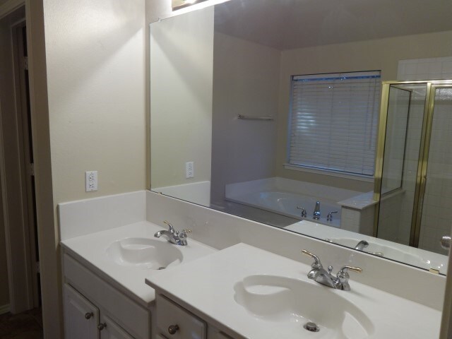 Building Photo - 5433 Crystal Ct