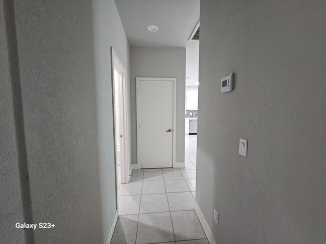 Building Photo - CHARMING NEWER CONTEMPORARY 3 BED/2 BATH A...