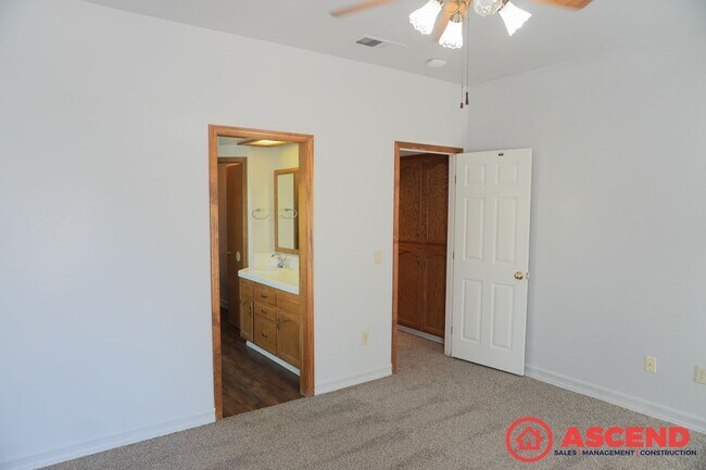 Building Photo - Great Home in the Northwest!