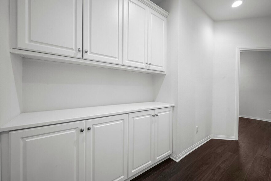 Building Photo - 8887 Orangethorpe Ave