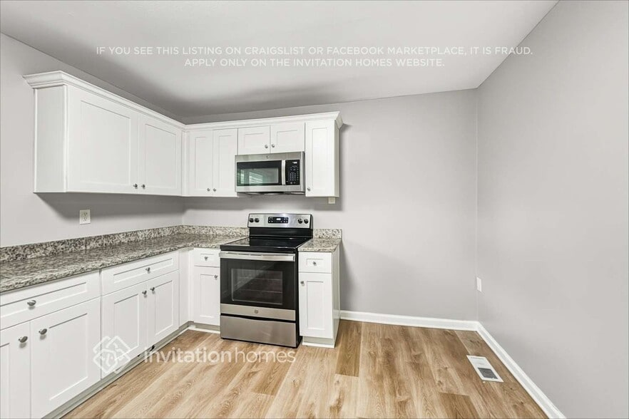 Building Photo - 8490 Meadowbrook Dr