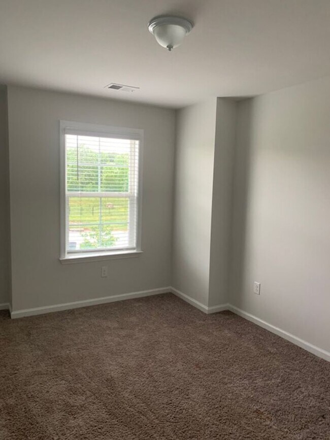 Building Photo - 7114 Luna Mae Ct