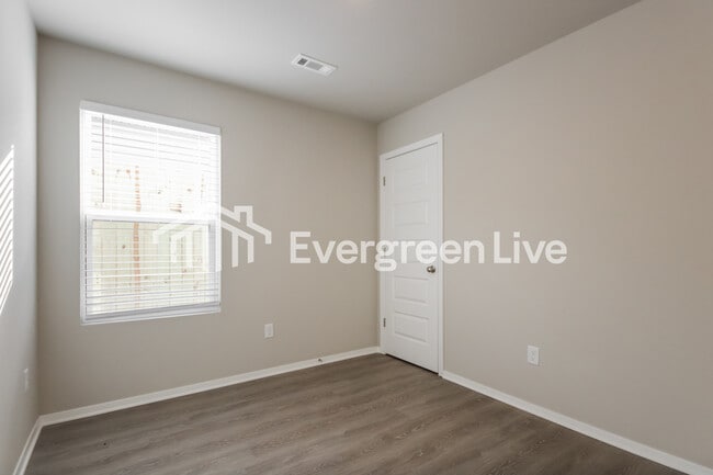 Building Photo - 6600 NW Kathleen St