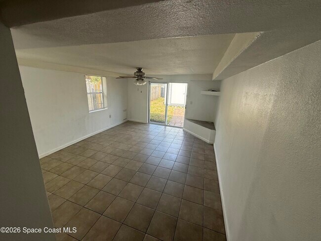 Building Photo - 805 Camellia Dr