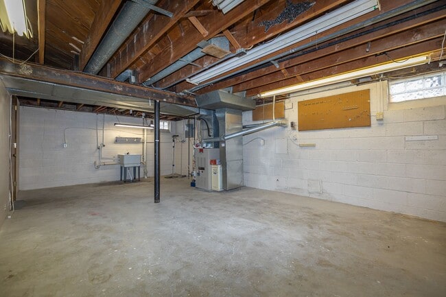 Building Photo - Newly Renovated - Spacious 4 Bedroom - 2 B...