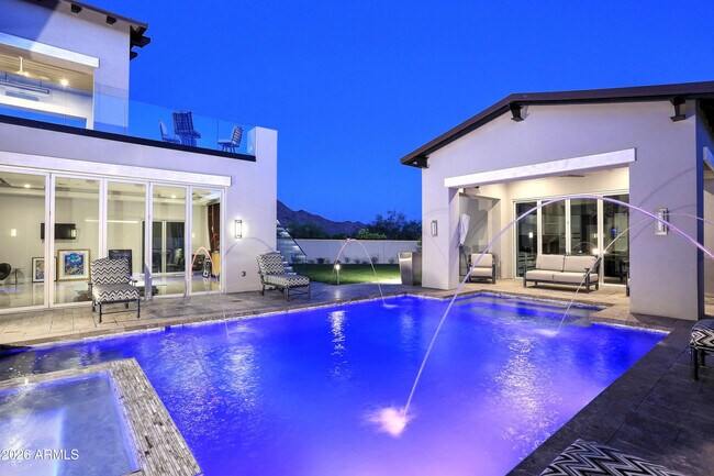 Building Photo - 9979 E Toms Thumb