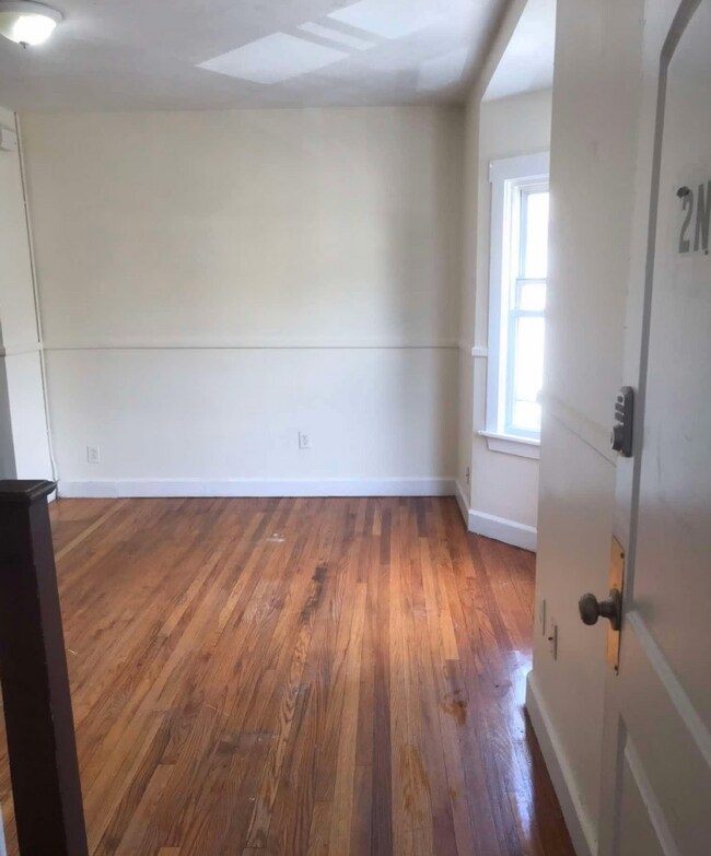 Building Photo - 118 Seabury St