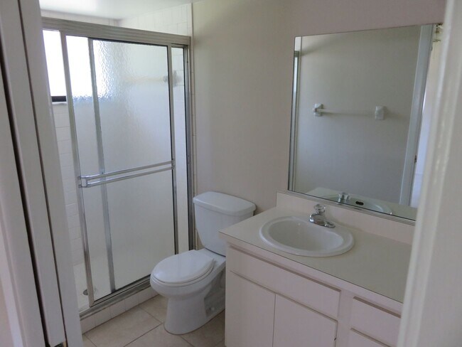 Building Photo - Open and bright 2/2 with garage