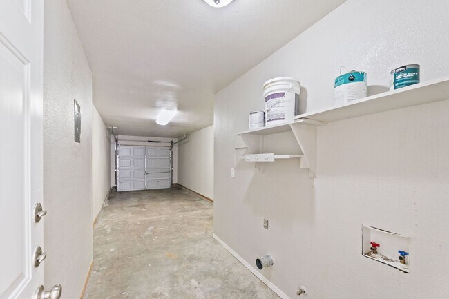 Building Photo - 1901 Prairie Knoll Ct