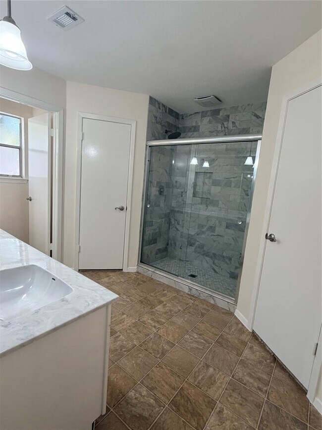 Building Photo - 11606 Birchbark Trail