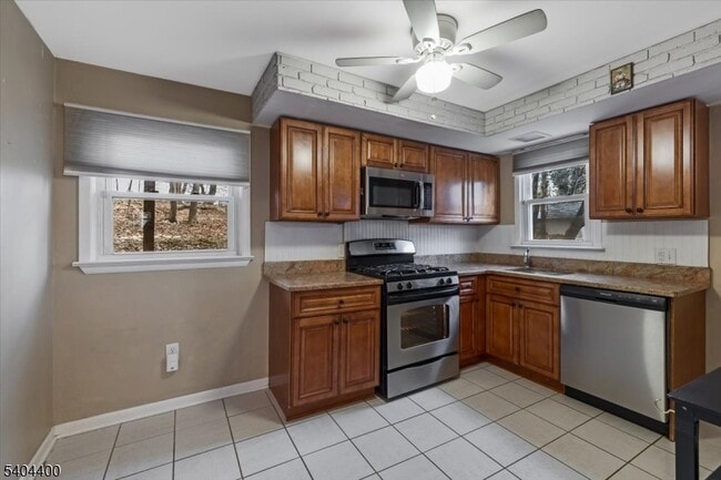 Building Photo - 32 W New St